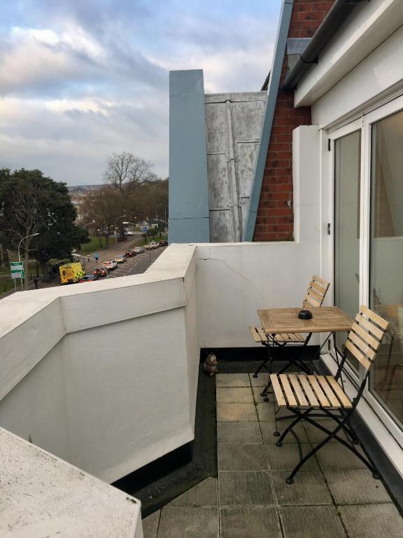 Richmond Place Balcony Apartment room 4